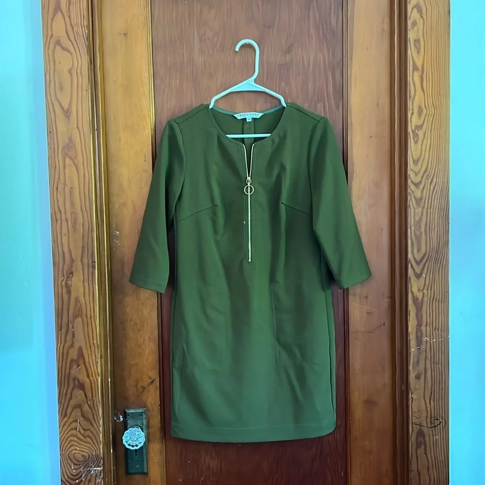 Trina Turk long sleeve shift dress with o-ring Zip - Picture 2 of 5